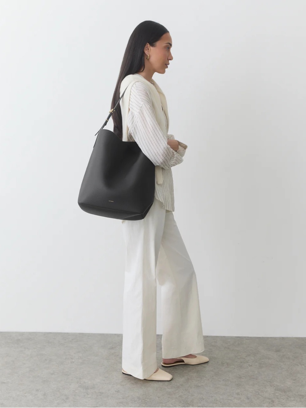Cuyana Camina Bucket Bag black leather brand new nvr worn still in box! Offer!